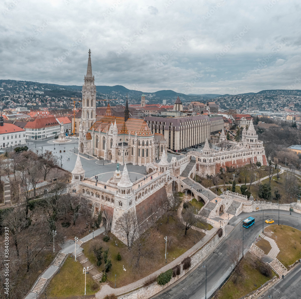 Obraz premium Aerial drone shot of Matthias Church on Buda hill during Budapest before sunrise in winter morning