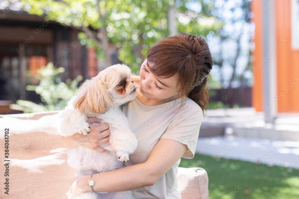 犬と女性
犬と女性