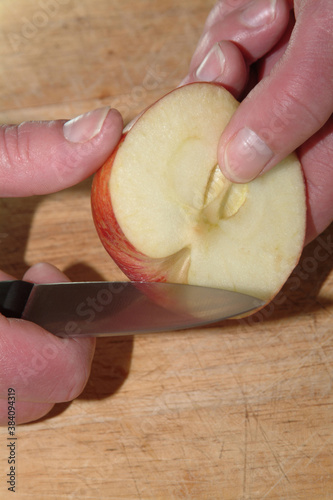 how to cut an apple photo