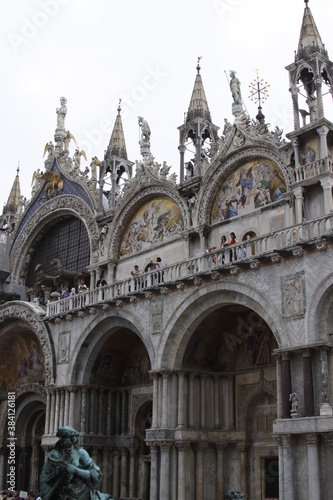 saint cathedral facade