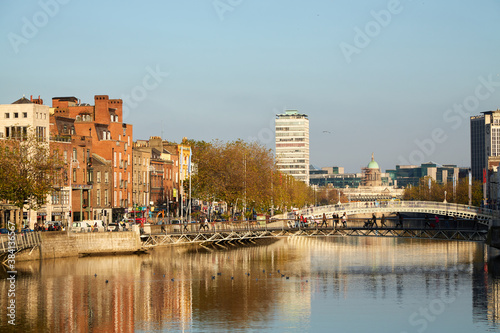 Obraz na płótnie A view along the quays in Dublin City, Ireland w salonie
