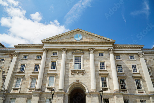 Obraz na płótnie The exterior of Trinity College in Dublin, Ireland w salonie