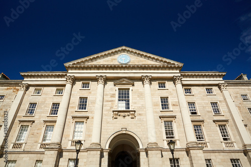 Obraz na płótnie The exterior of Trinity College in Dublin, Ireland w salonie
