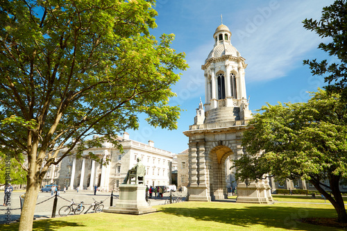 Obraz na płótnie The exterior of Trinity College in Dublin, Ireland w salonie