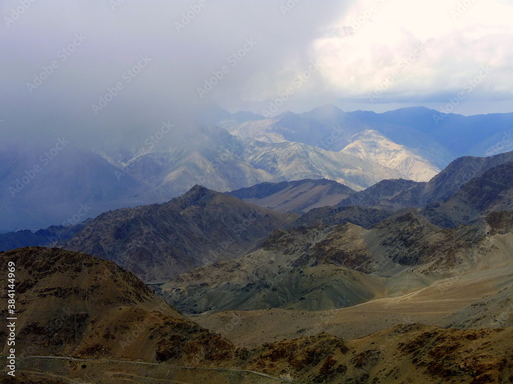 Fototapeta premium Climbing up to the Khardungla pass and enjoying the Himalayan mountains view, Jammu and Kashmir, Ladakh, India 
