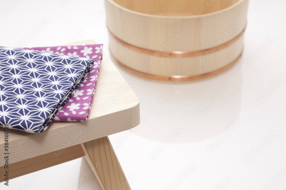 天然木の湯殿いすと湯桶と日本手拭い