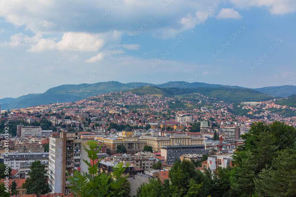 ボスニア・ヘルツェゴビナ　サラエボの丘から見える市街地
