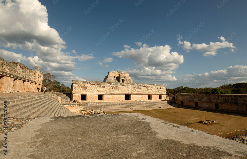 Tempio Maya di Uxmal e rovine archeologiche. Uxmal, Yucatan, Mexico. Tempio Maya di Uxmal e rovine archeologiche. Uxmal, Yucatan, Mexico.