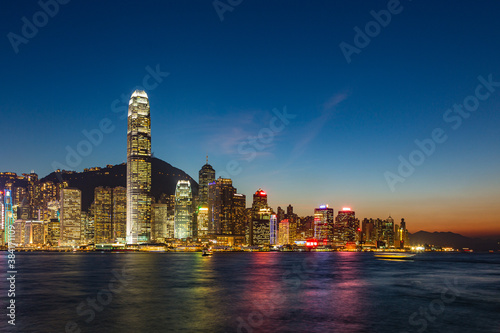 香港 ビクトリア・ハーバーと香港島の夜景 