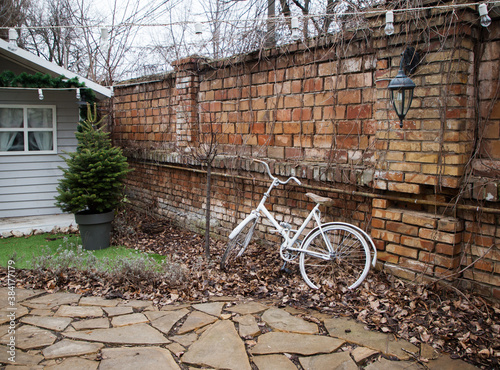 Obraz na płótnie white bicycle stands near a brick wall