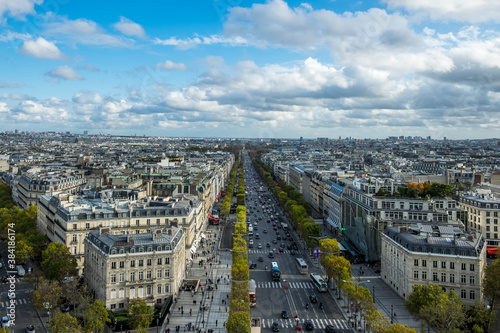 Blick von Triumphbogen auf Paris