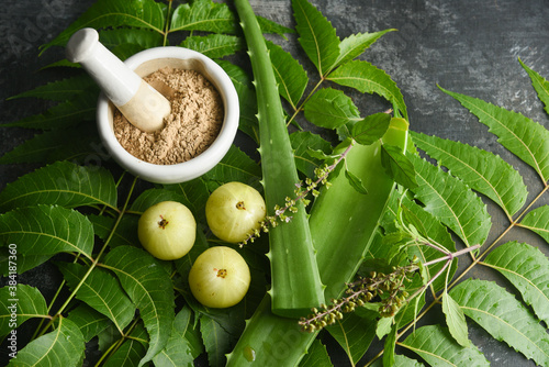 Fotografia Ayurvedic Oil , Herbal Hair Oil with Herbs tulsi neem leaves, neem oil, amla ber