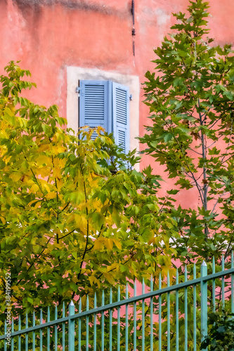 house facade in the village of Rians, in Provence © philippe paternolli