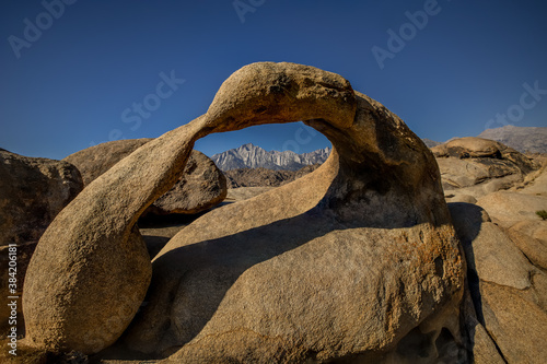 Obraz na płótnie Mt. Whitney framed inside Mobius Arch. w salonie