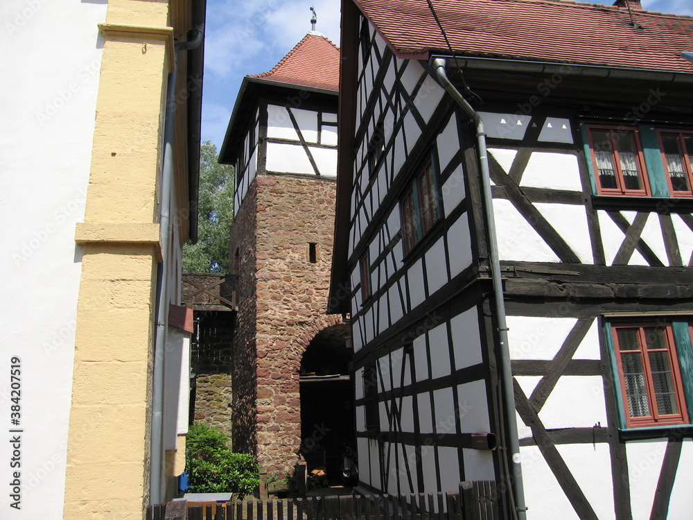Obraz premium Spitzer Turm Stadtmauer Michelstadt im Odenwald in Hessen
