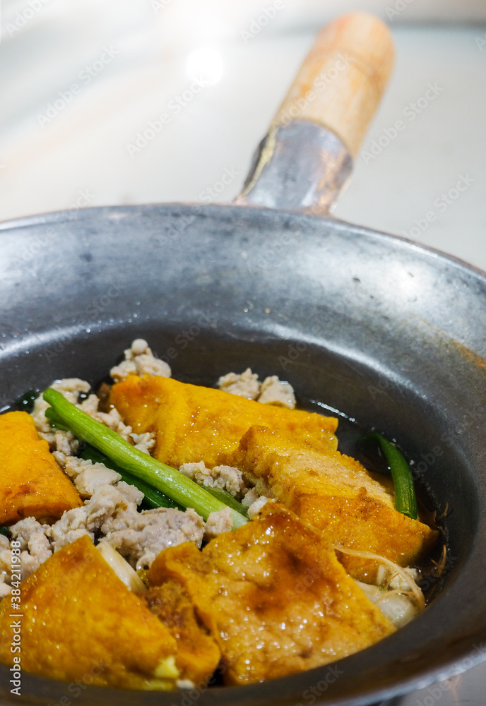 Fried tofu with minced pork