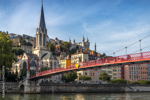 Passerelle Saint Georges et les quais de la Saône, Vieux Lyon , à Lyon , France photo