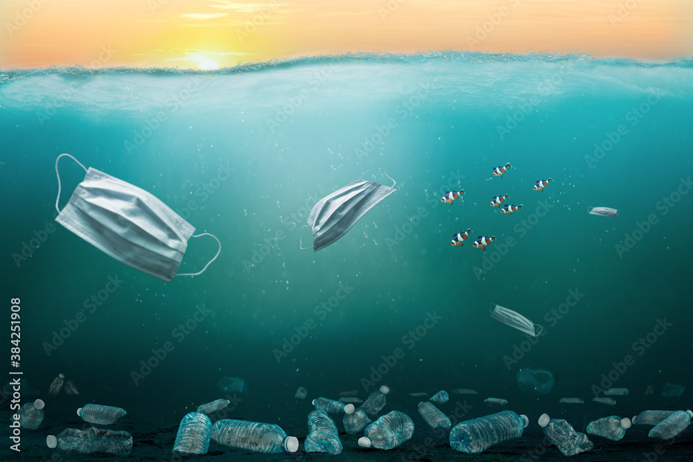 Foto de Ocean. Environmental Pollution Problem With Surgical Masks and