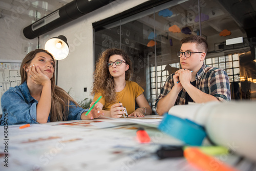 Εκτύπωση καμβά Group of designers brain storming