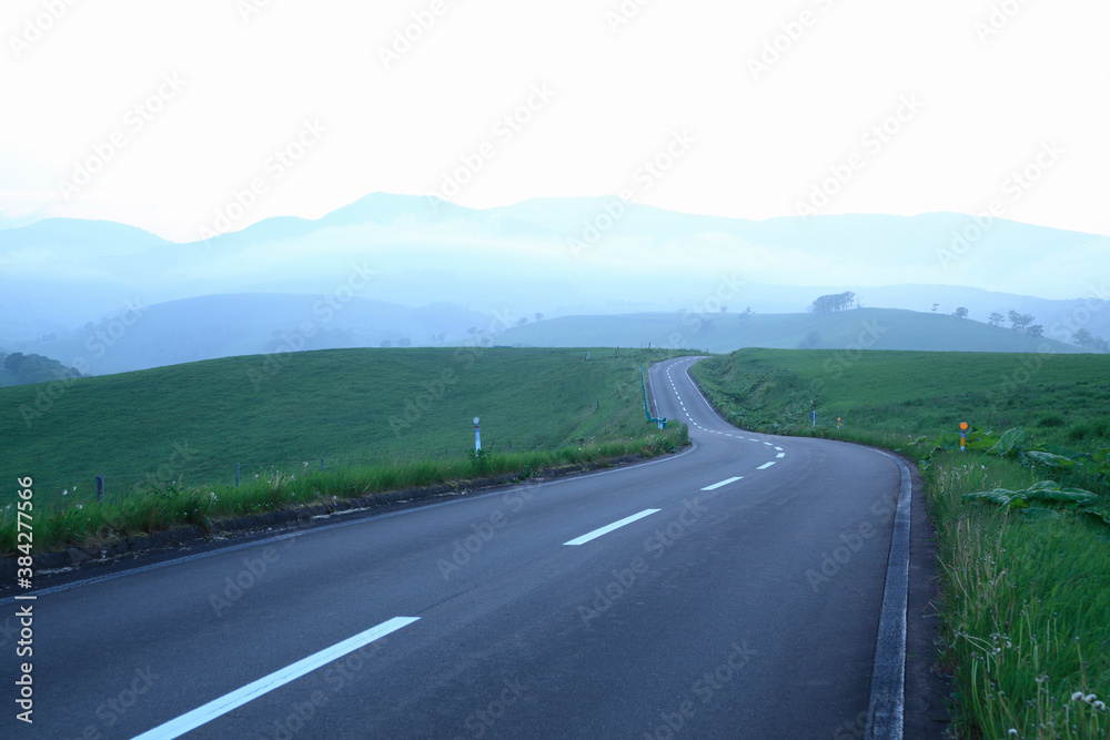 夕暮れの一本道 夕暮れの一本道