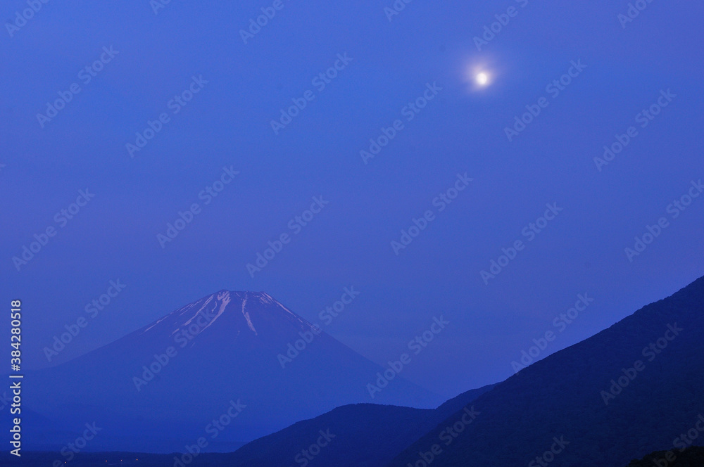 富士山と月