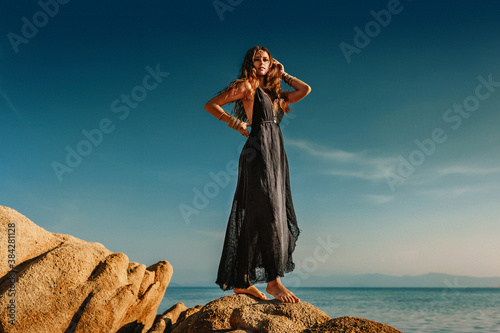 Obraz na plátně beautiful young stylish woman outdoor portrait at sunset