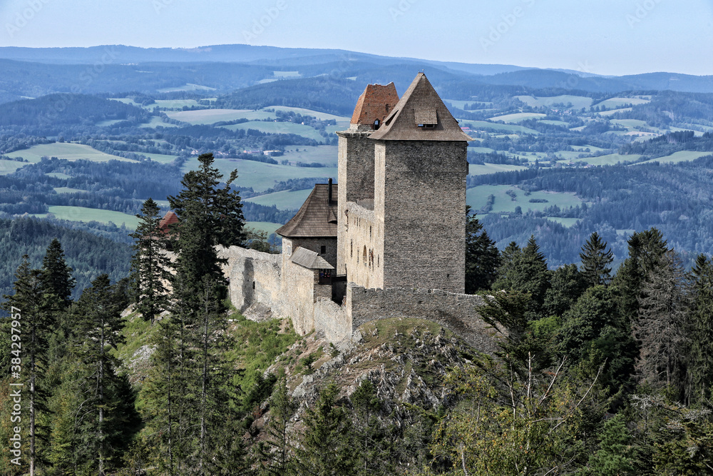 Kasperske-hory castle with pair of towers and palace