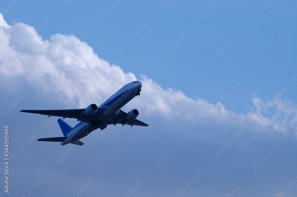 離陸する旅客機