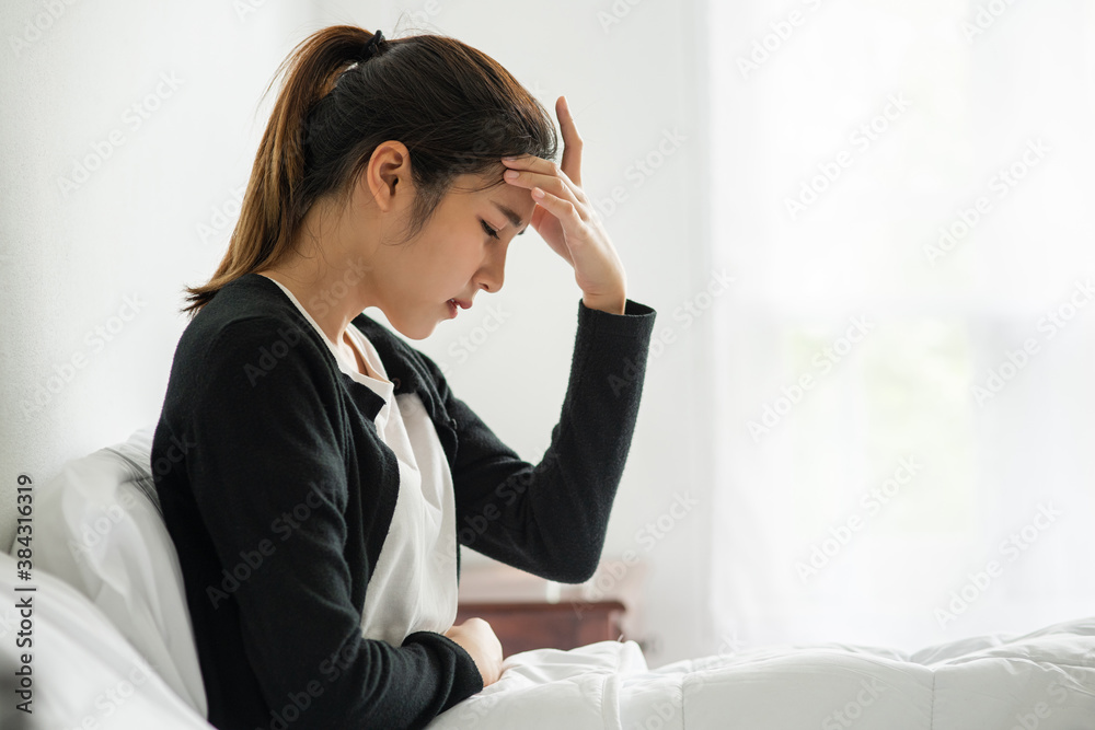 The sick woman had a headache and the hands touched her head on the bed. The sick woman had a headache and the hands touched her head on the bed.
