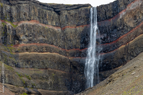 Der Hengifoss im Osten Islands