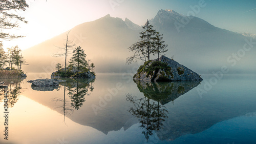 Der Hintersee mit Watzmann in Bechdesgardenerland in Bayern