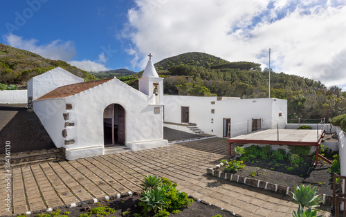 Kirche Ermita Virgen de Los Reyes mit Innenhof auf der Insel El Hierro, Kanarische Inseln, Spanien photo