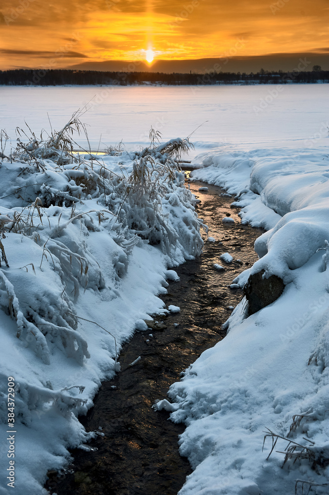 Fototapeta premium Winter sunset on the river