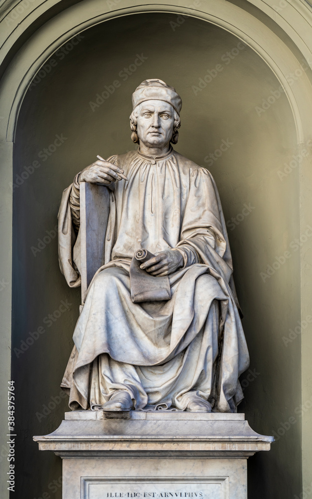 The statue of Italian and Florentine architect Arnolfo di Cambio, located in a niche in front of the right side of Florence Cathedral. Florence, Tuscany, Italy The statue of Italian and Florentine architect Arnolfo di Cambio, located in a niche in front of the right side of Florence Cathedral. Florence, Tuscany, Italy