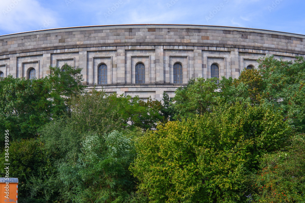 Nicht fertig gewordene Kongresshalle auf dem Reichsparteigtaggelände in Nürnberg