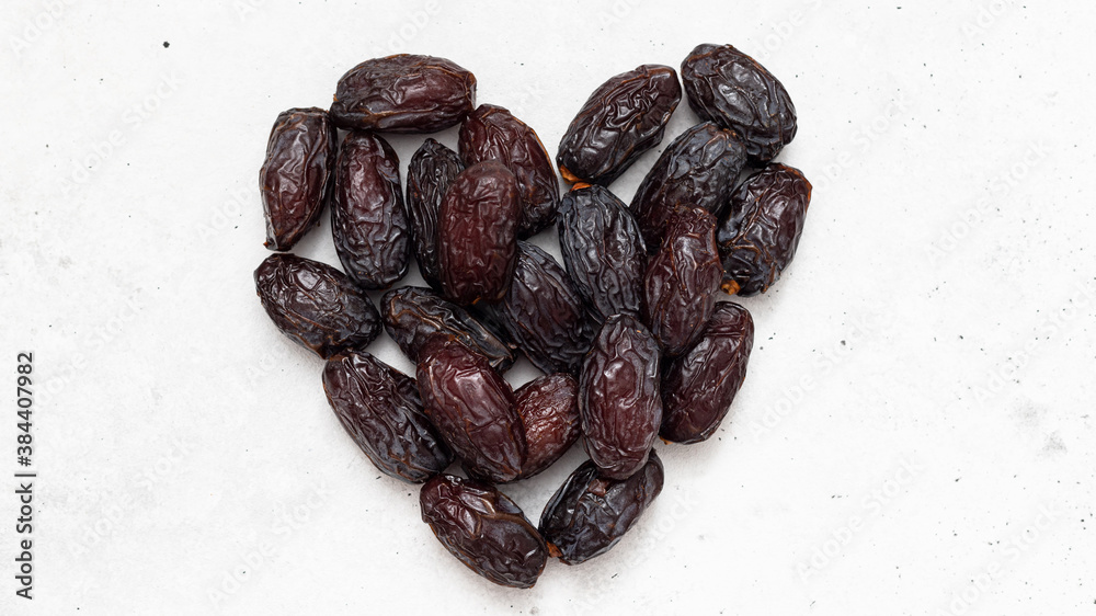 Obraz premium Juicy organic Medjool dates on background