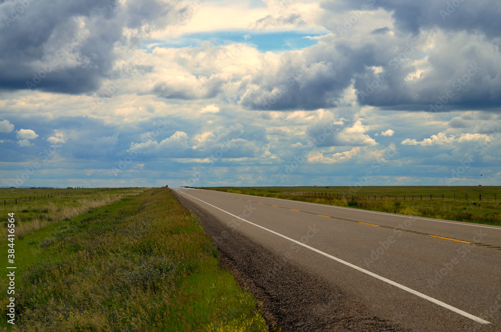 Naklejka premium Alberta, Canada - Drifting Clouds over Highway 36 to Castor