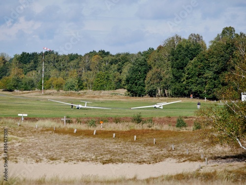 Zwei Segelflieger Boberger Dünen photo