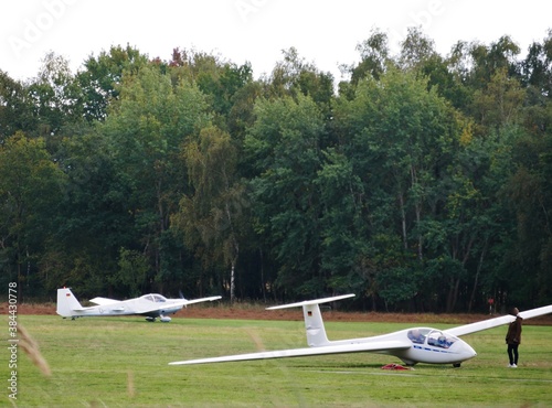 Segelflugzeuge auf Segelflugplatz Boberger Dünen