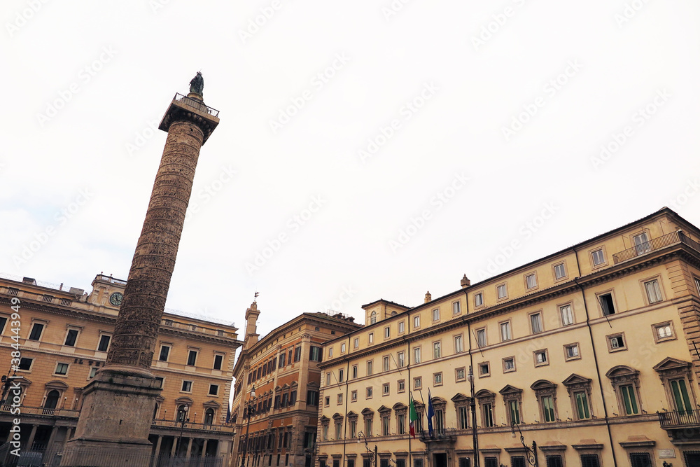 Roma, Palazzo del consiglio dei Ministri (Palazzo Madama), con la colonna di traiano
