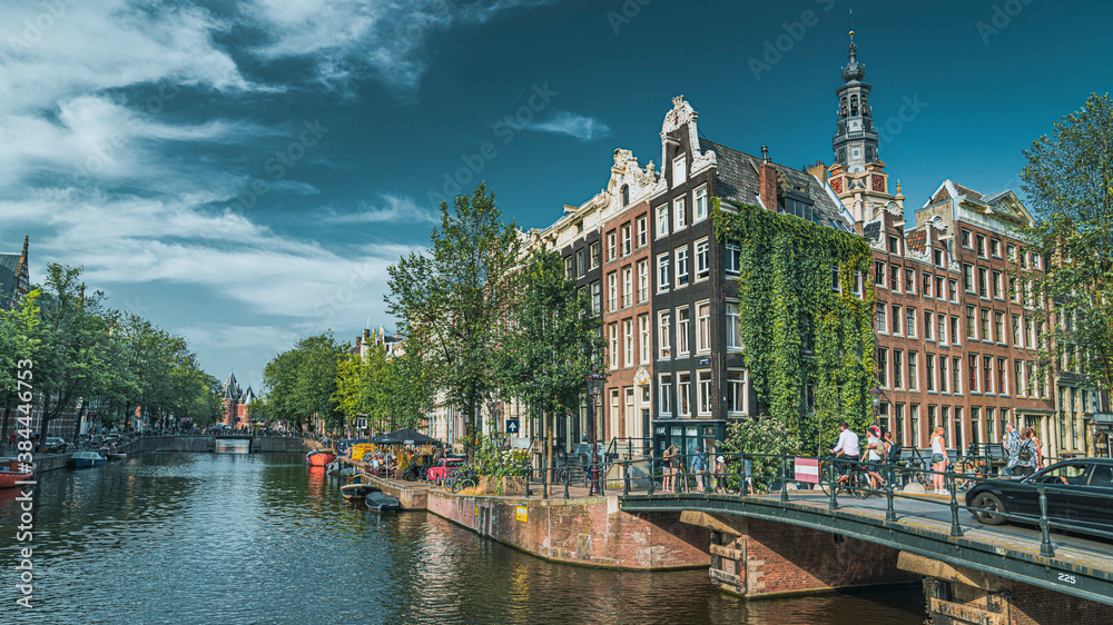 Fototapeta premium city canal houses