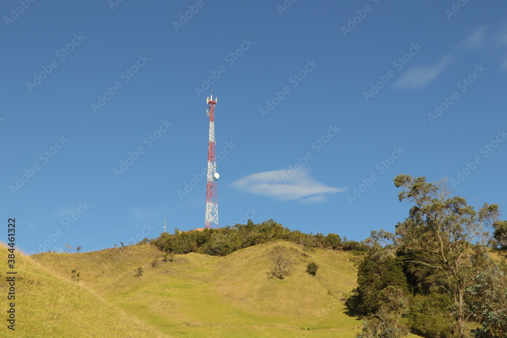 Torre de señal de telefonía celular 