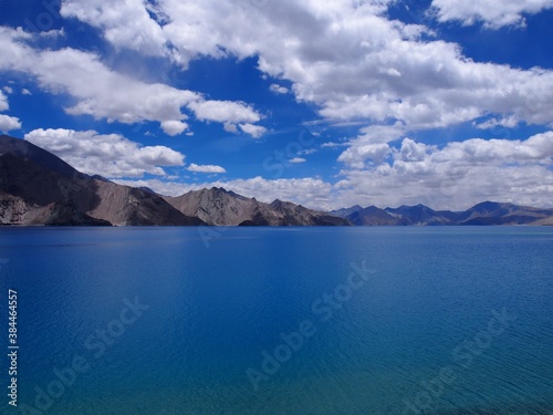 Beautiful lakes and magnificent blue skies and mountains, Pangong tso (Lake), Durbuk, Leh, Ladakh, Jammu and Kashmir, India © Mithrax