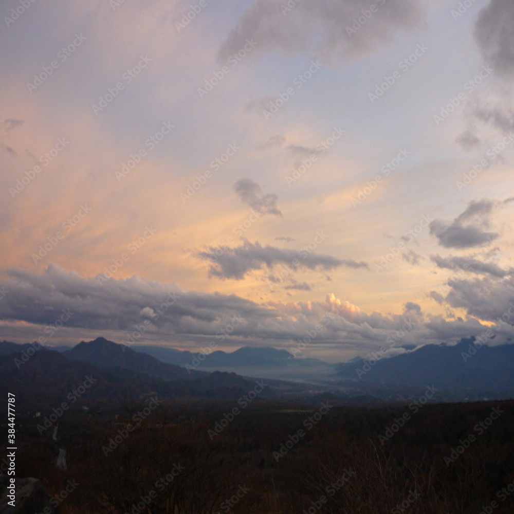 Obraz premium 山梨県北杜市にある雄大な自然の風景