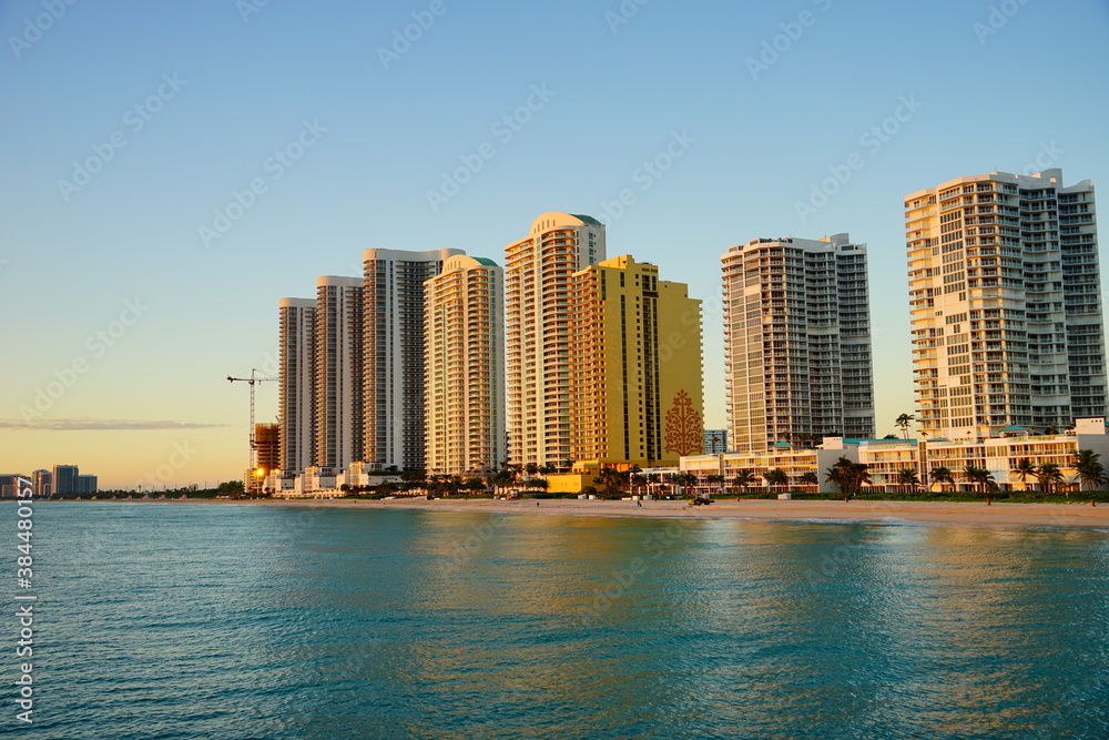Fototapeta premium Miami north beach at sun set 