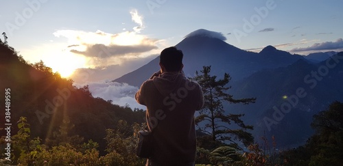 Atardecer en volcán en Guatemala