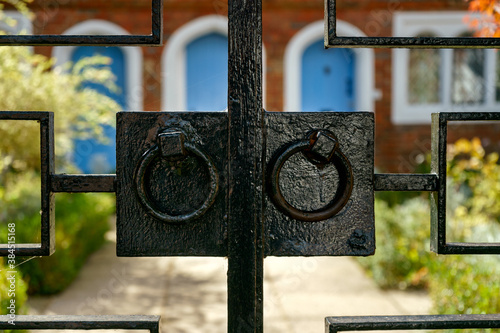 Obraz na plátně Decorative Iron rings on the gate elements of buildings, vintage iron door handl