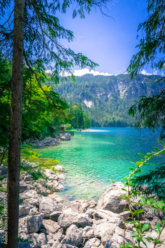 Wanderung am Eibsee Bayern Deutschland