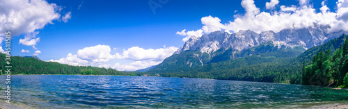 Wanderung am Eibsee Bayern Deutschland