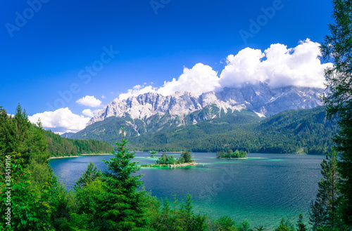 Wanderung am Eibsee Bayern Deutschland